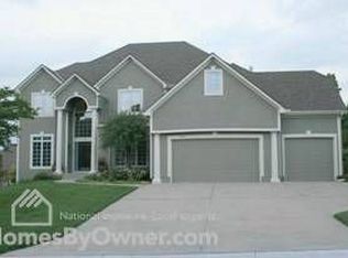 1220 SW Coachlight Dr, Lees Summit, MO 64081