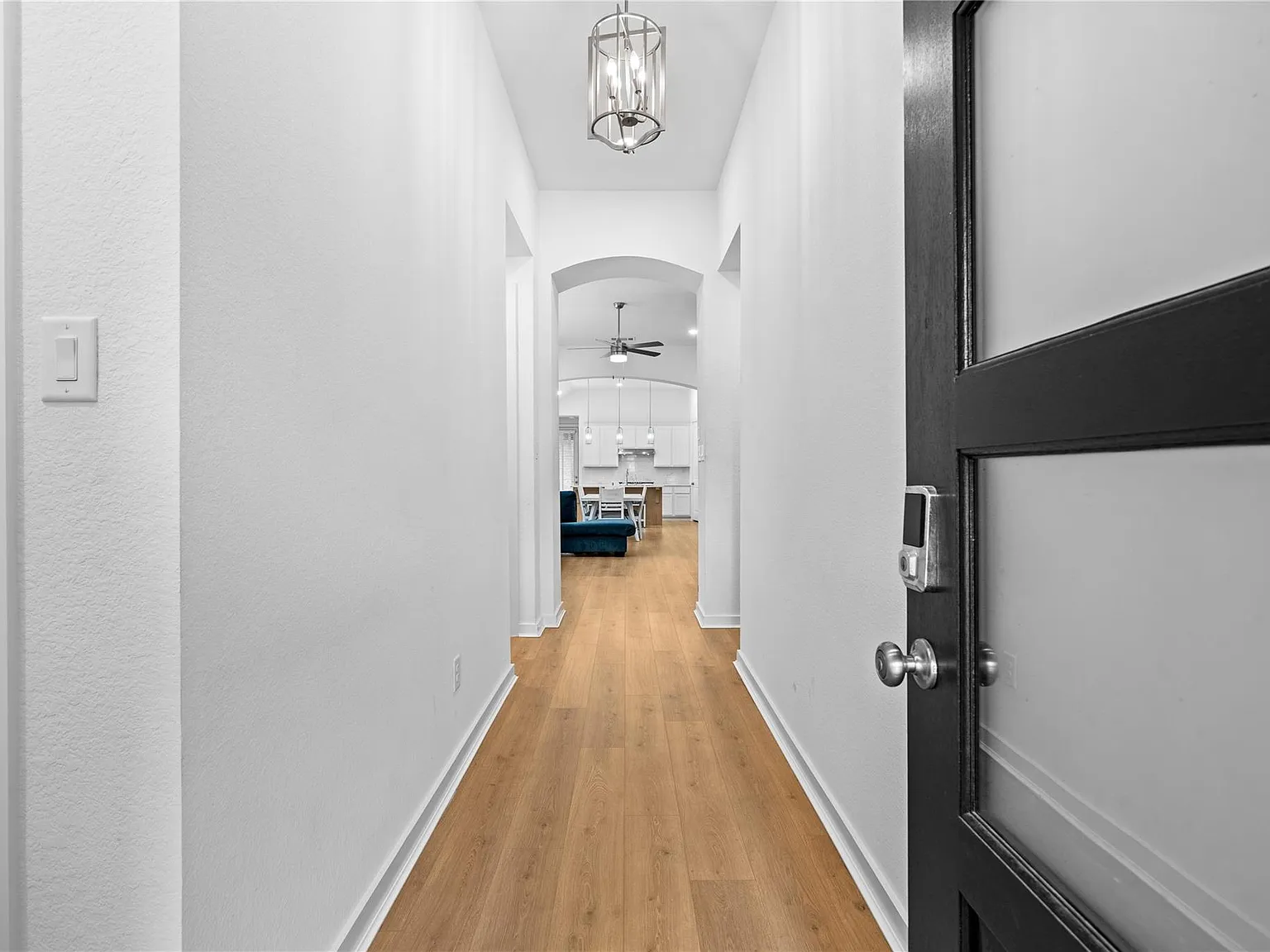 3 bed, 2.5 bath, 1917 sqft, $2,700 — Photo 3