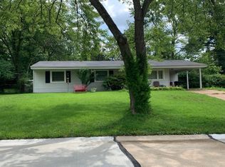 324 Spring Meadows Dr, Ballwin, MO 63011
