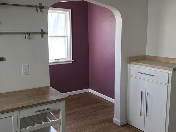 Kitchen dining nook. 