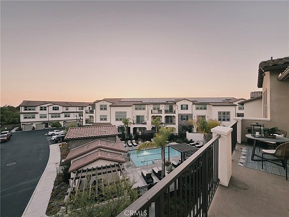 3rd image of 209 Niebla Ln