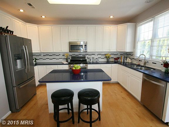 3rd image of 3716 Freehill Ln