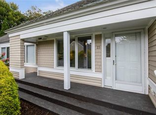 15 Whitney Ct, Narragansett, RI 02882