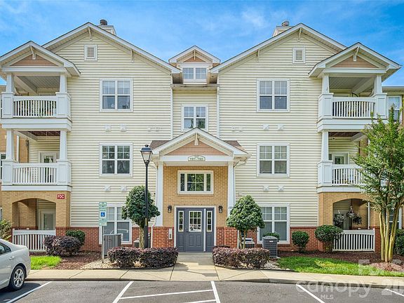 2nd image of 11915 Ridgeway Park Dr