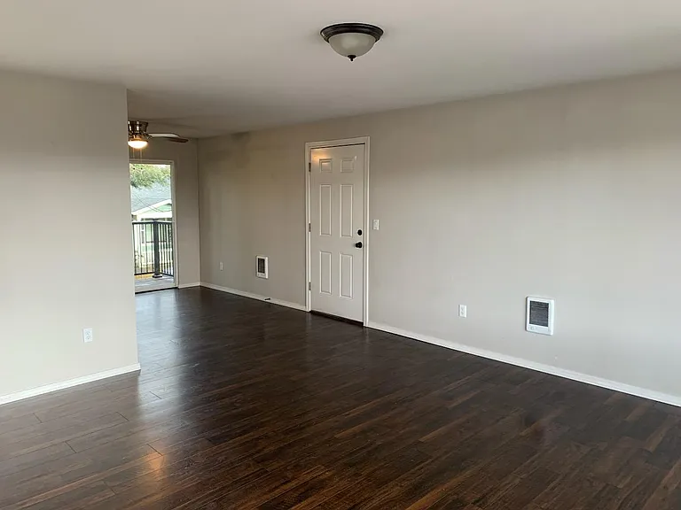 Rosewood Commons — Photo 5