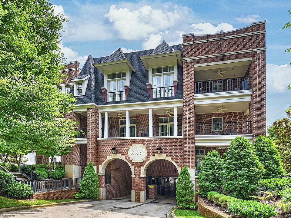 1st image of 2251 Selwyn Ave #102