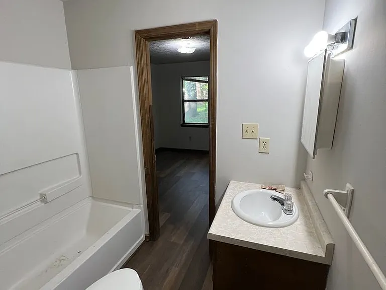 212 Laurie Dr — Photo 11