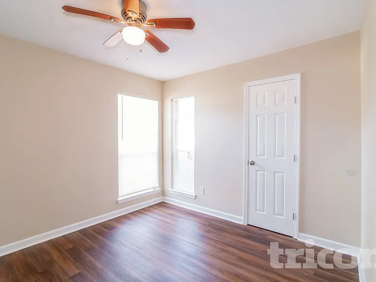 16027 Hidden Acres Dr — Photo 9