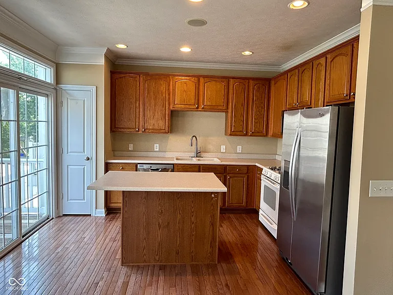 8645 Meridian Square Dr — Photo 10