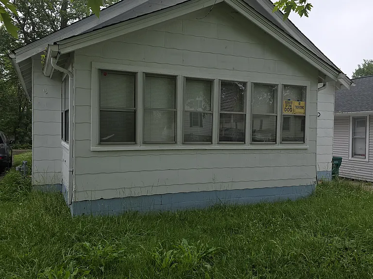 1818 E Clay St — Photo 1