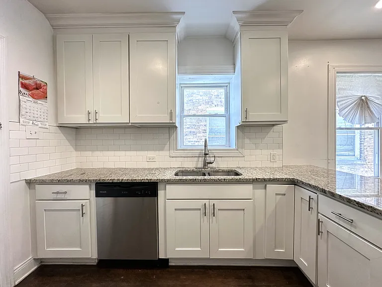 1621 N McVicker Ave #2 — Photo 4