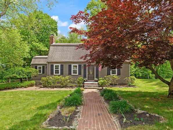7 Chestnut St, West Newbury, MA 01985
