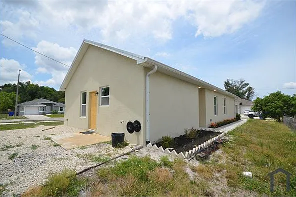 2197 Davis Ct — Photo 3