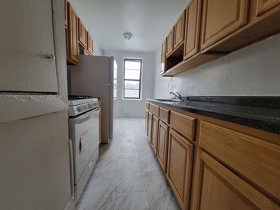 3rd image of 44-15 43rd Ave #401