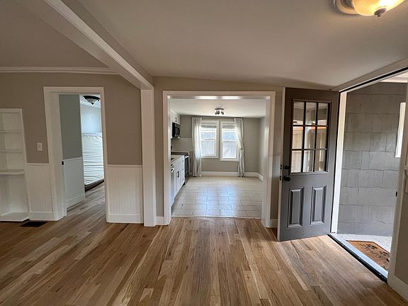 Entryway to open floorplan