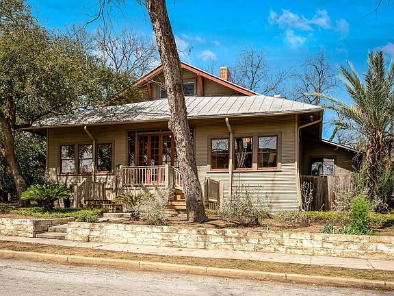 2nd image of 203 Arcadia Pl