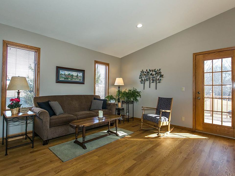 13774 Surrey Ln, Dubuque, IA 52002 | Zillow