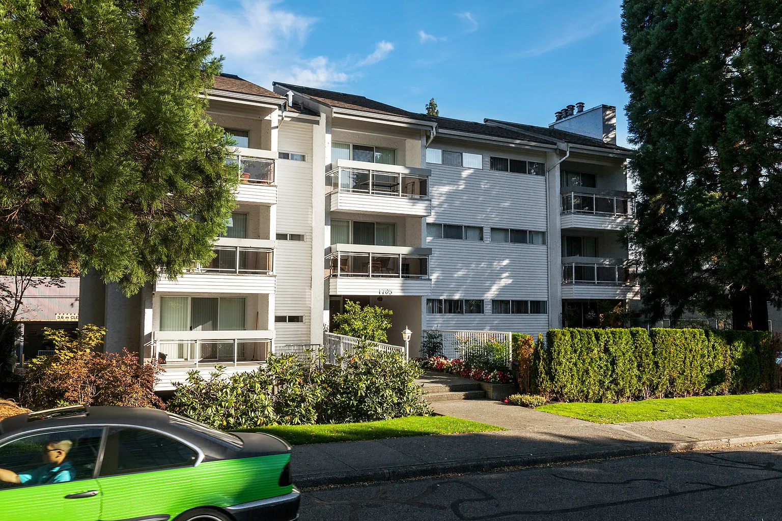 1705 W 10th Ave #203 photo 1