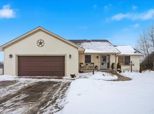 1533 Hallewood Blvd, New Richmond, WI 54017