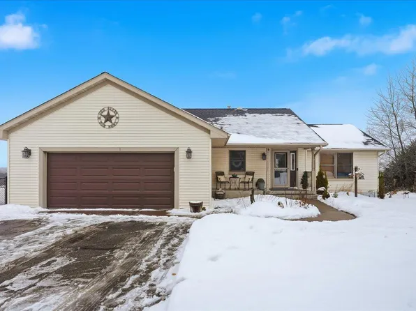 1533 Hallewood Blvd, New Richmond, WI 54017