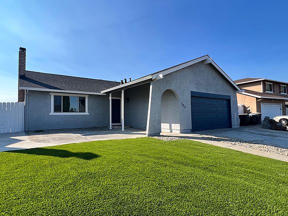 Front of house. Artificial grass (no maintenance required)