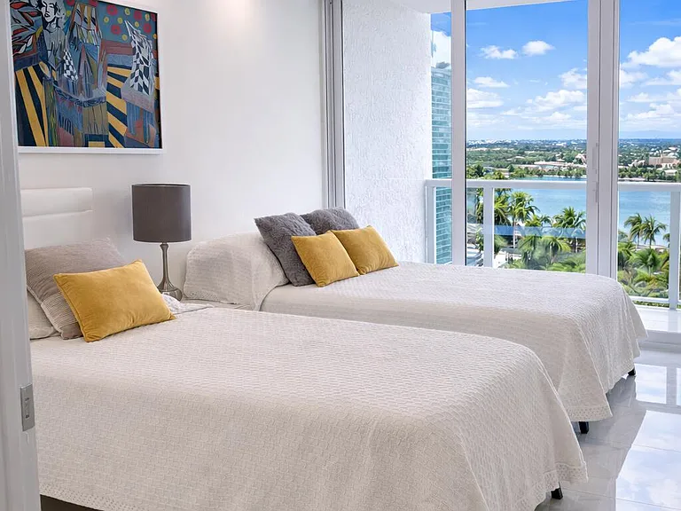 16425 Collins Ave #2514 — Photo 13
