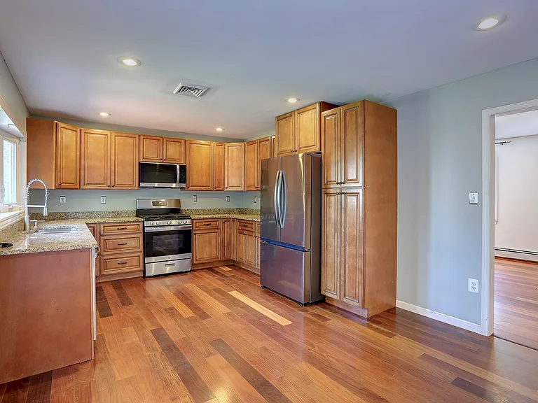 1735 Maple Ave — Photo 6