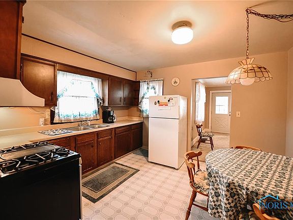 3rd image of 547 Columbus Ave
