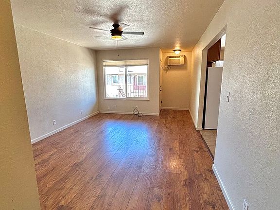 3rd image of 1510 Valley View Rd APT 13