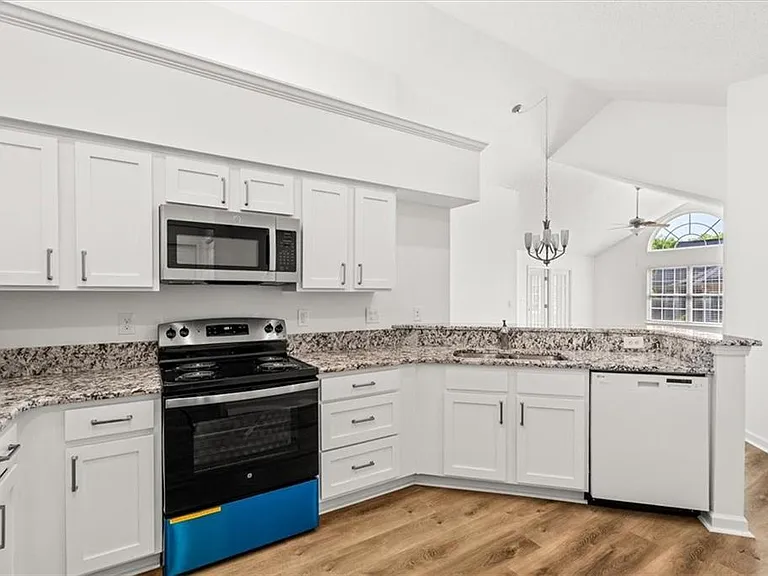 1305 Village Ln — Photo 12