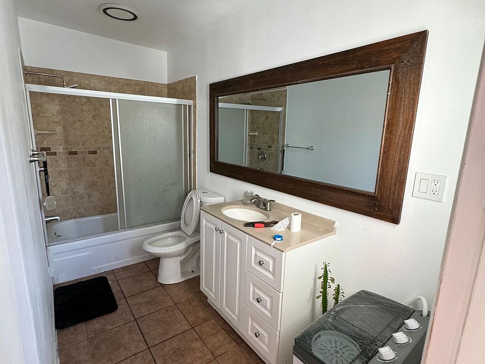 2nd image of 4923 Hesperia Ave