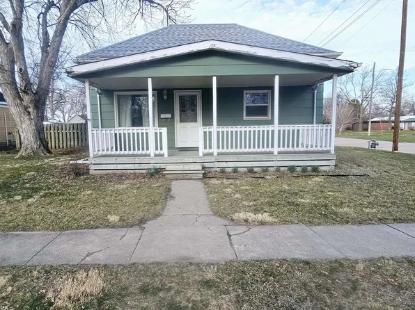 221 N Alexander Ave, Clay Center, NE 68933