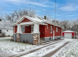 1021 Franklin St, Center Point, IA 52213