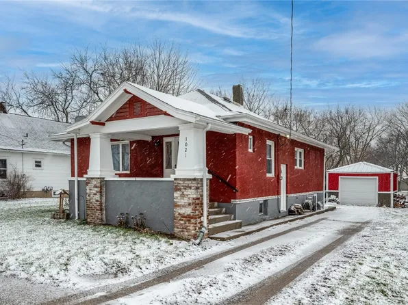 1021 Franklin St, Center Point, IA 52213