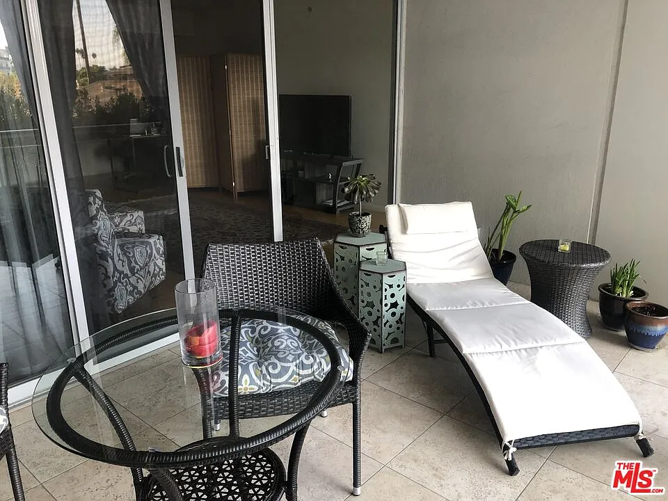 1 bed, 1.0 bath, 868 sqft, $5,500 — Photo 3