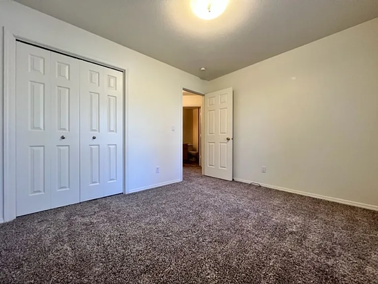 411 N Edgewood Ln — Photo 7