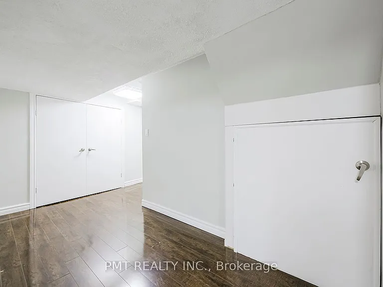 26 Granada Cres — Photo 31