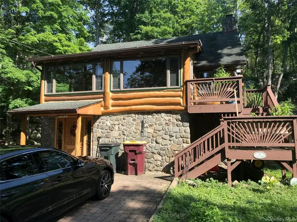 28 Cliff Road, Greenwood Lake, NY 10925