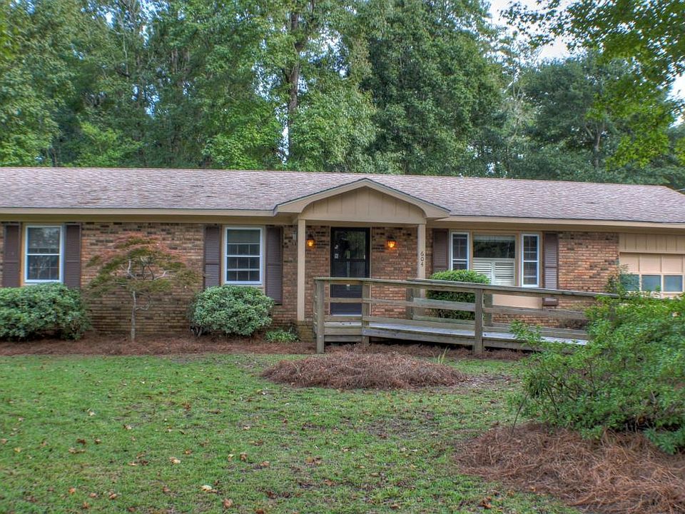 1st image of 604 Colonial Ave