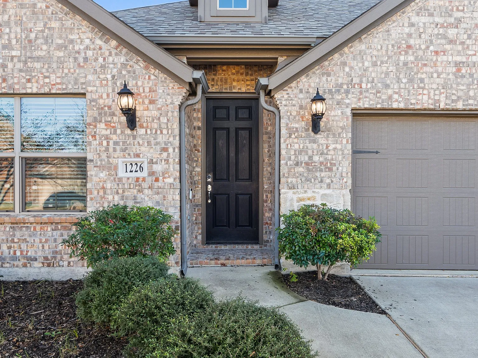 3 bed, 1763 sqft, $2,300 — Photo 4