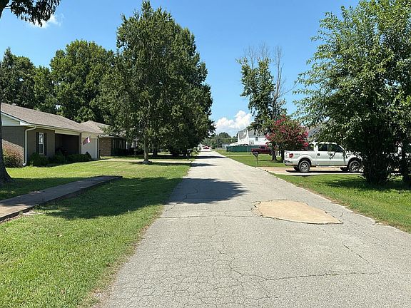 5th image of 211 Benson Dr