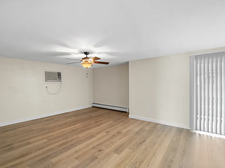 Clay Court Apartments — Photo 73