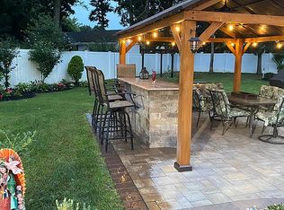 1440 N Clinton Ave, Bay Shore, NY 11706
