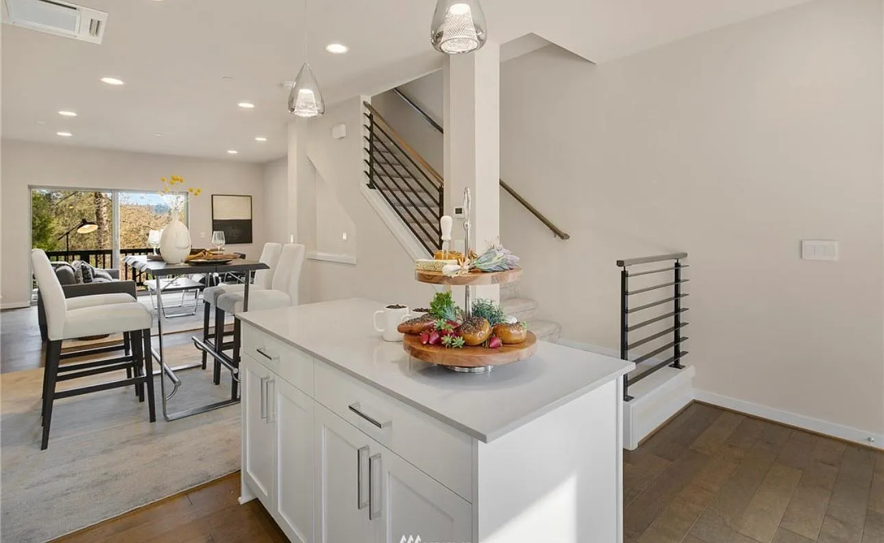 2 bed, 1526 sqft, $4,000 — Photo 3