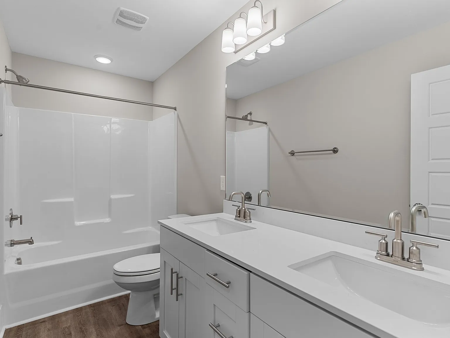 4 bed, 1584 sqft, $2,500 — Photo 2