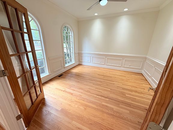 4th image of 275 Heritage Blvd