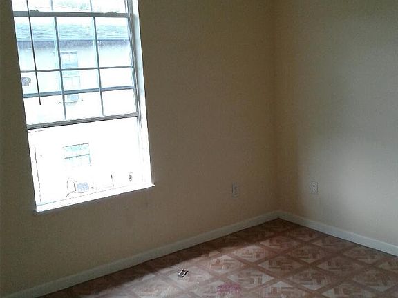 2nd image of 7561 Windsor Oaks