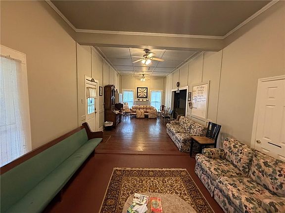 5th image of 300 E Elm St