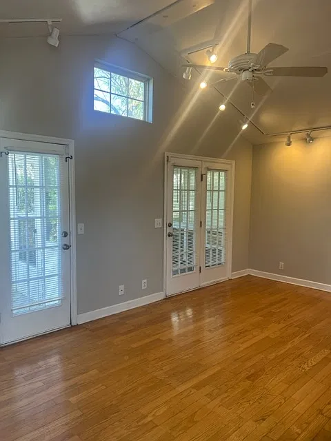 1 bed, 1.0 bath, 800 sqft, $1,195 — Photo 1