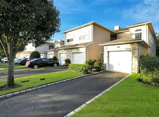 161 Windwatch Dr, Hauppauge, NY 11788